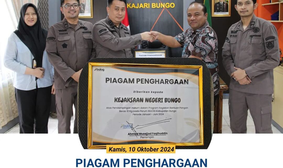 Penyerahan Piagam Penghargaan
